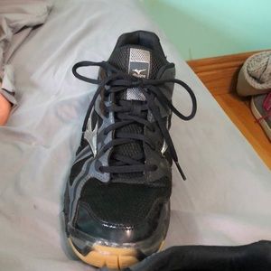 Athletic volleyball shoes